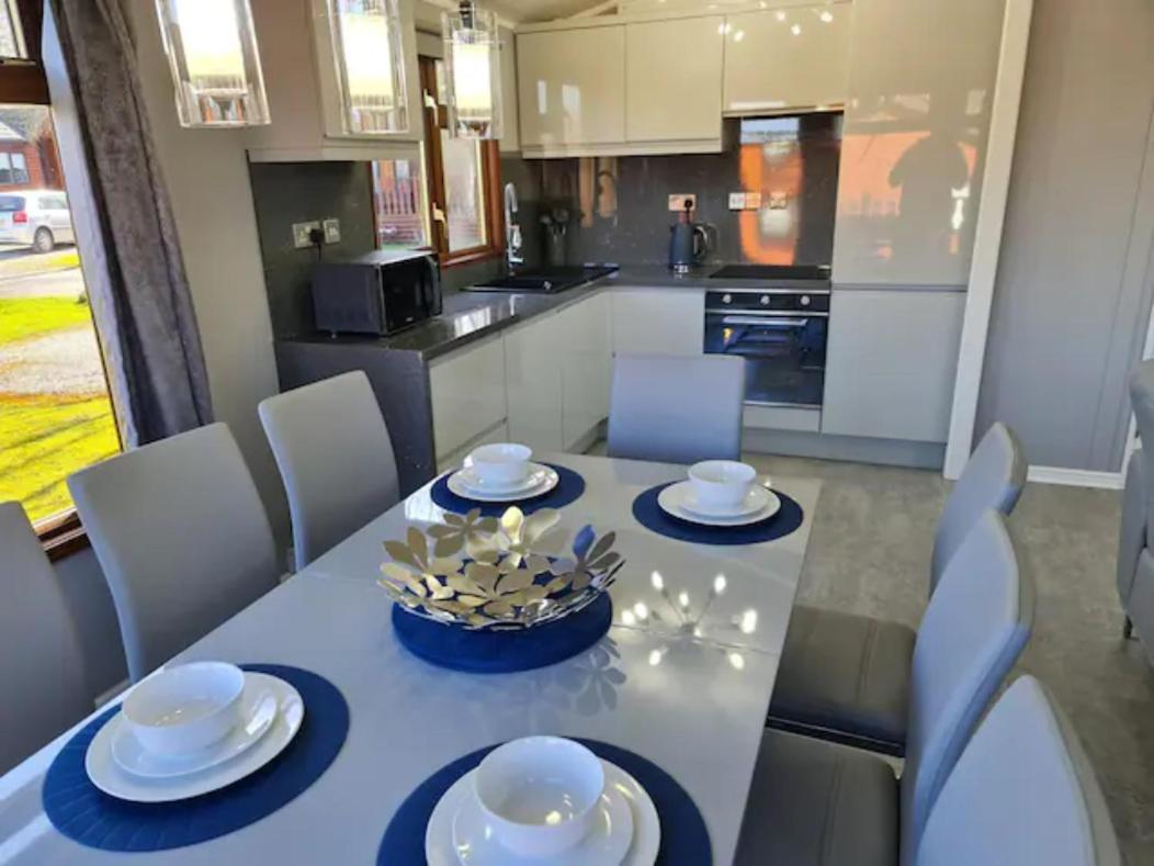 4 Bed Luxury Lodge With Hot Tub Near Lake District Warton (Lancaster, Lancashire) Exterior foto